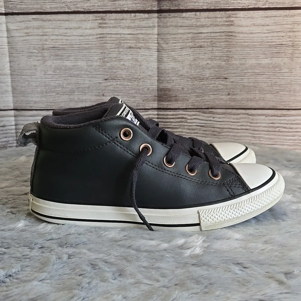 Converse Navy/White Leather Sneakers, Little Boys Size 2, Great Condition